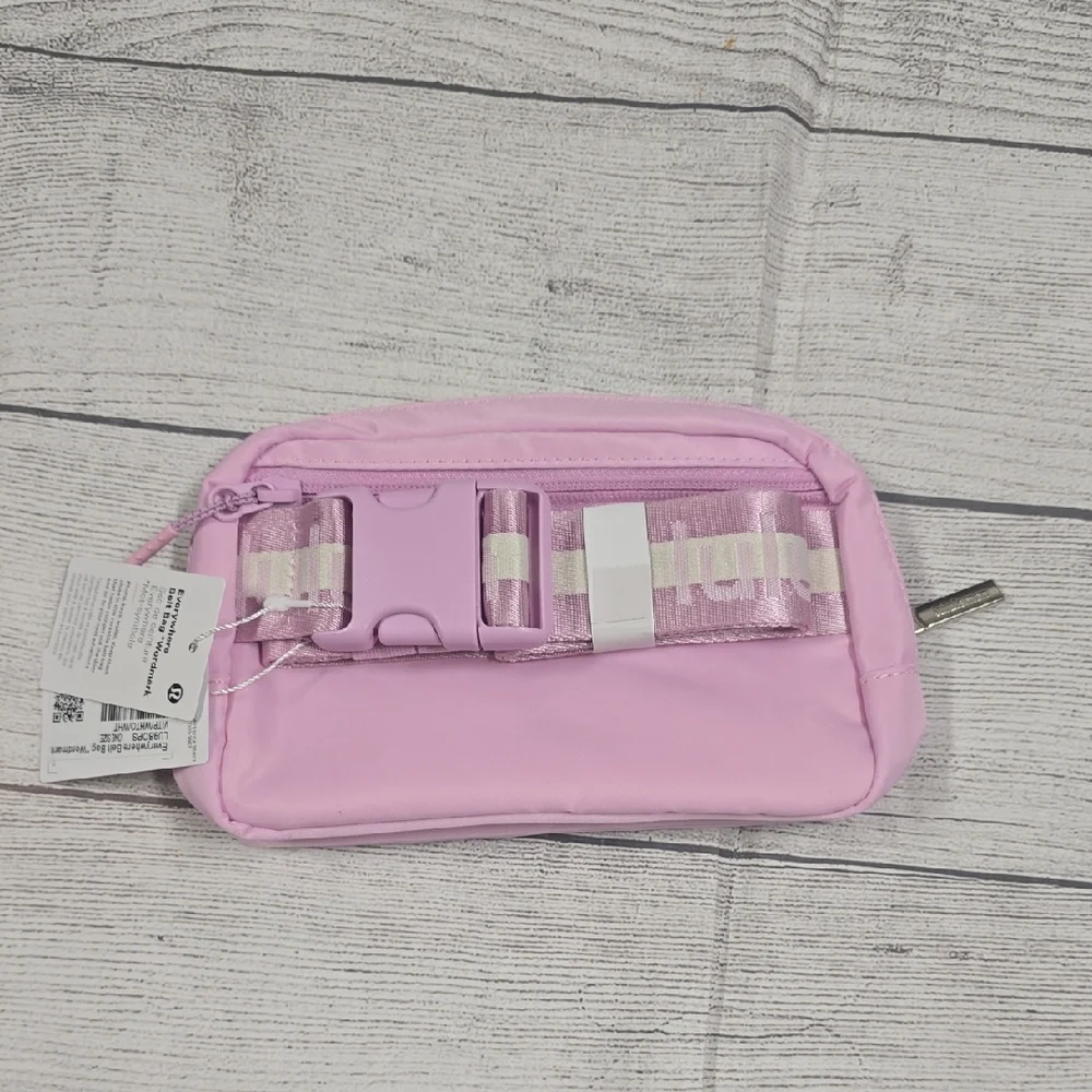 NWT Lululemon Everywhere Wordmark Crossbody Belt Bag 1L - Pink/White - Picture 2 of 5